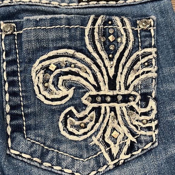 🥳HP🥳 Miss Me Distressed Embellished Skinny Jeans - Picture 3 of 8